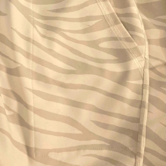 NWOT Old Navy Powersoft Active Leggings pale gray & white - Small - Picture 2 of 4